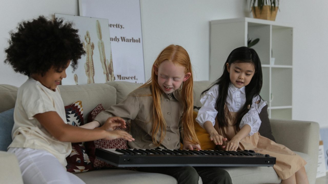 How Performance Art Workshops Boost Confidence in Preschoolers